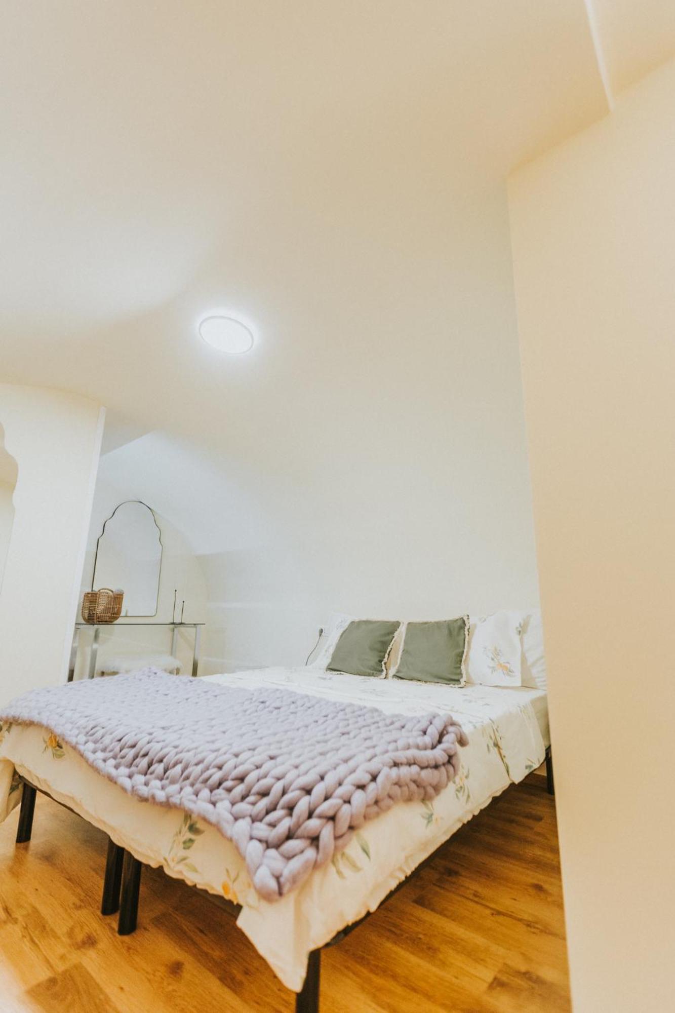 Locart -Cozy Downtown Apartment, Near Black Church With Free Wi-Fi บราชอฟ ภายนอก รูปภาพ